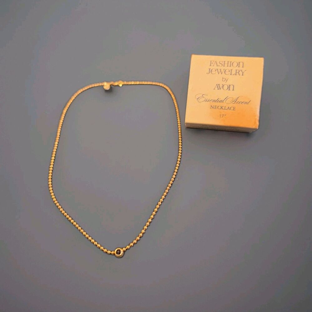 Avon 1980 Essential Accent Neclace 17" In Box